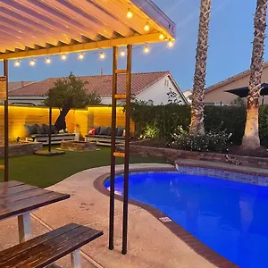 Gorgeous Henderson With Pool! Holiday home
