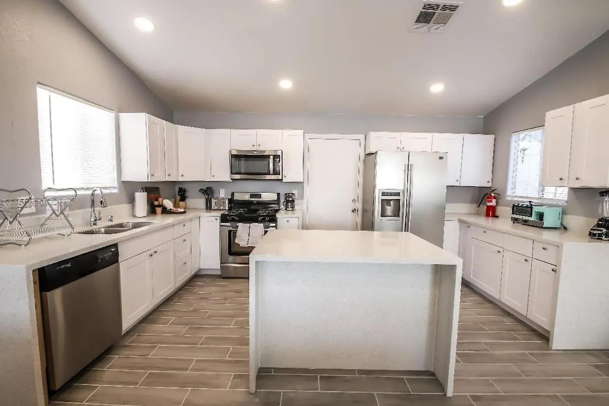 Spacious Stylish And Convenient Las Vegas Holiday home