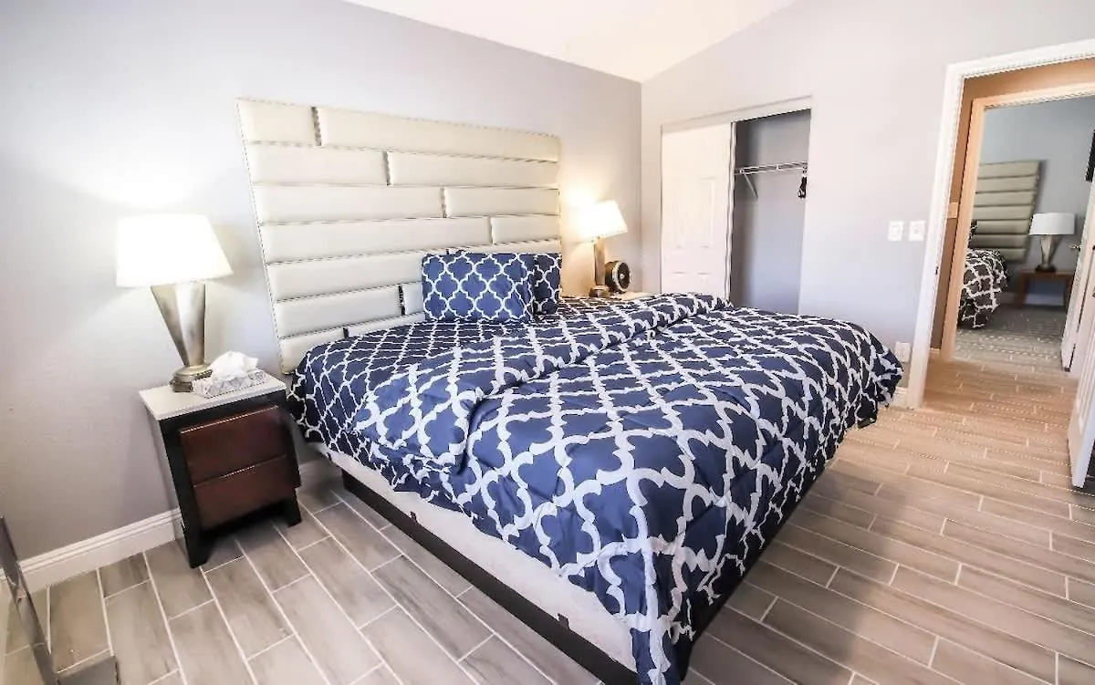 Spacious Stylish And Convenient Las Vegas Holiday home