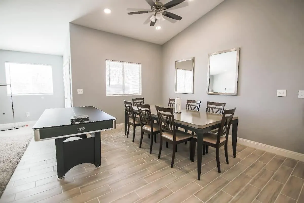 Spacious Stylish And Convenient Las Vegas Holiday home
