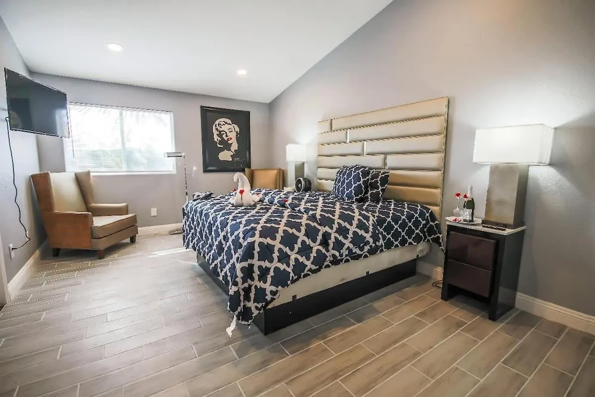 Spacious Stylish And Convenient Las Vegas